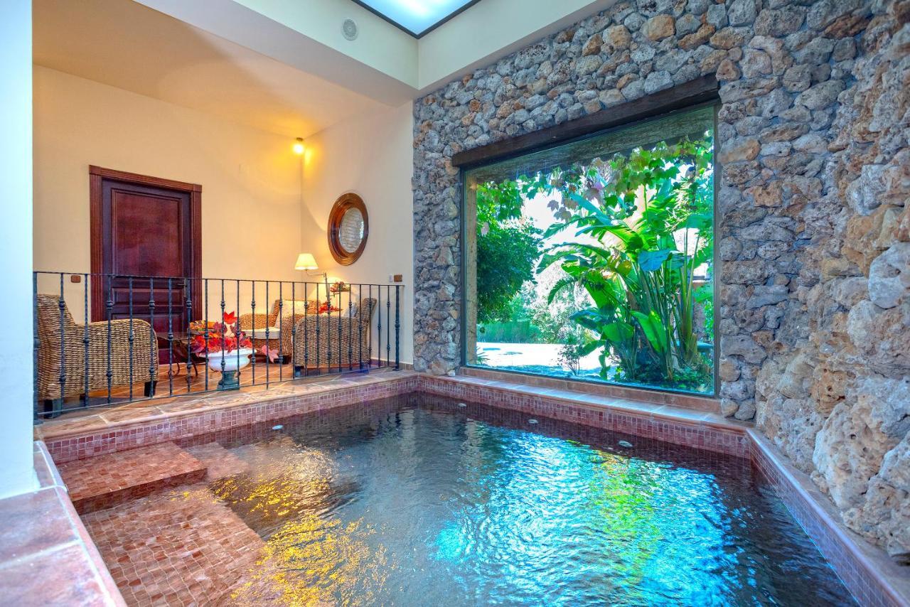 Casa Flores Con Piscina Interior Climatizada Alcaucín Exteriér fotografie