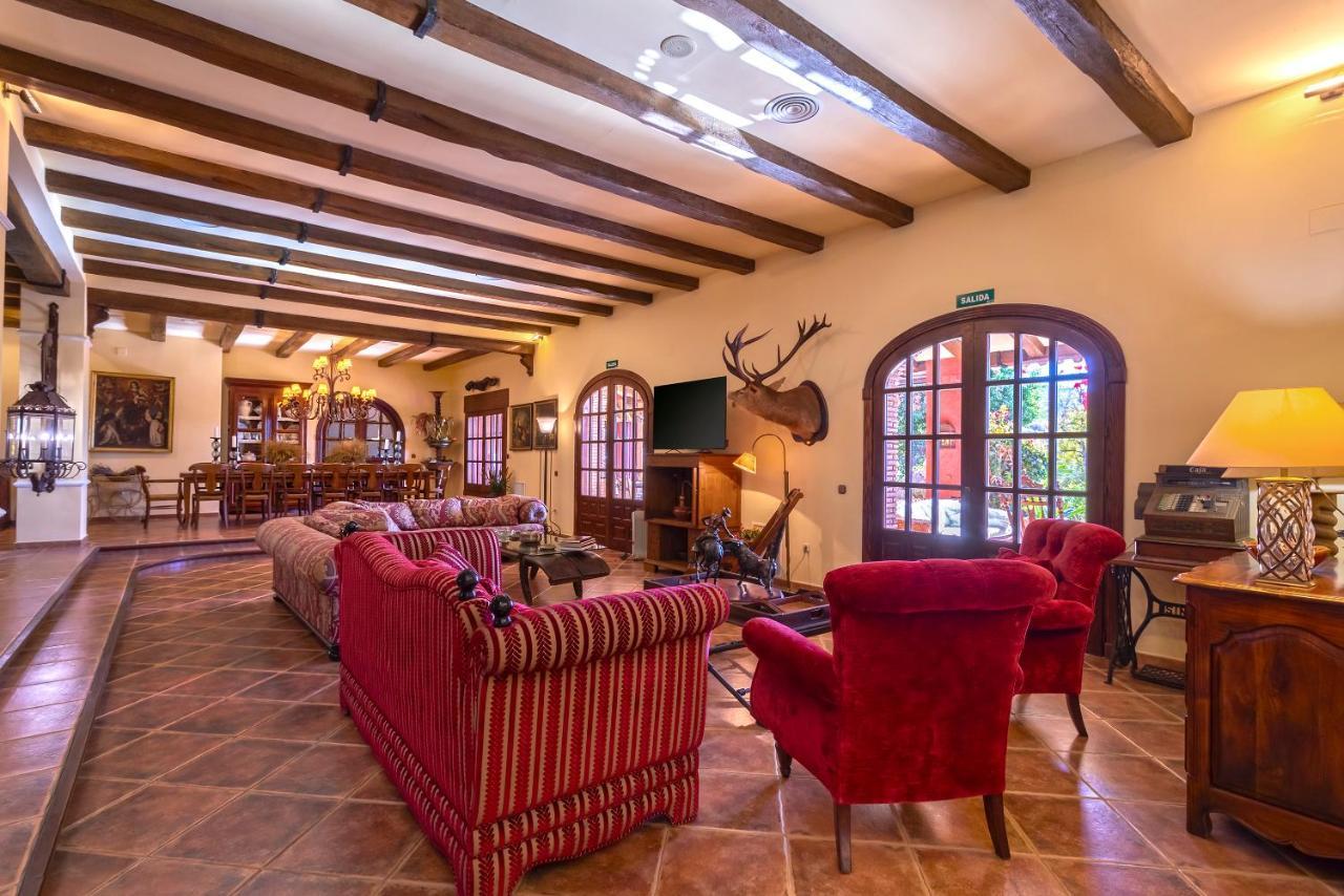 Casa Flores Con Piscina Interior Climatizada Alcaucín Exteriér fotografie