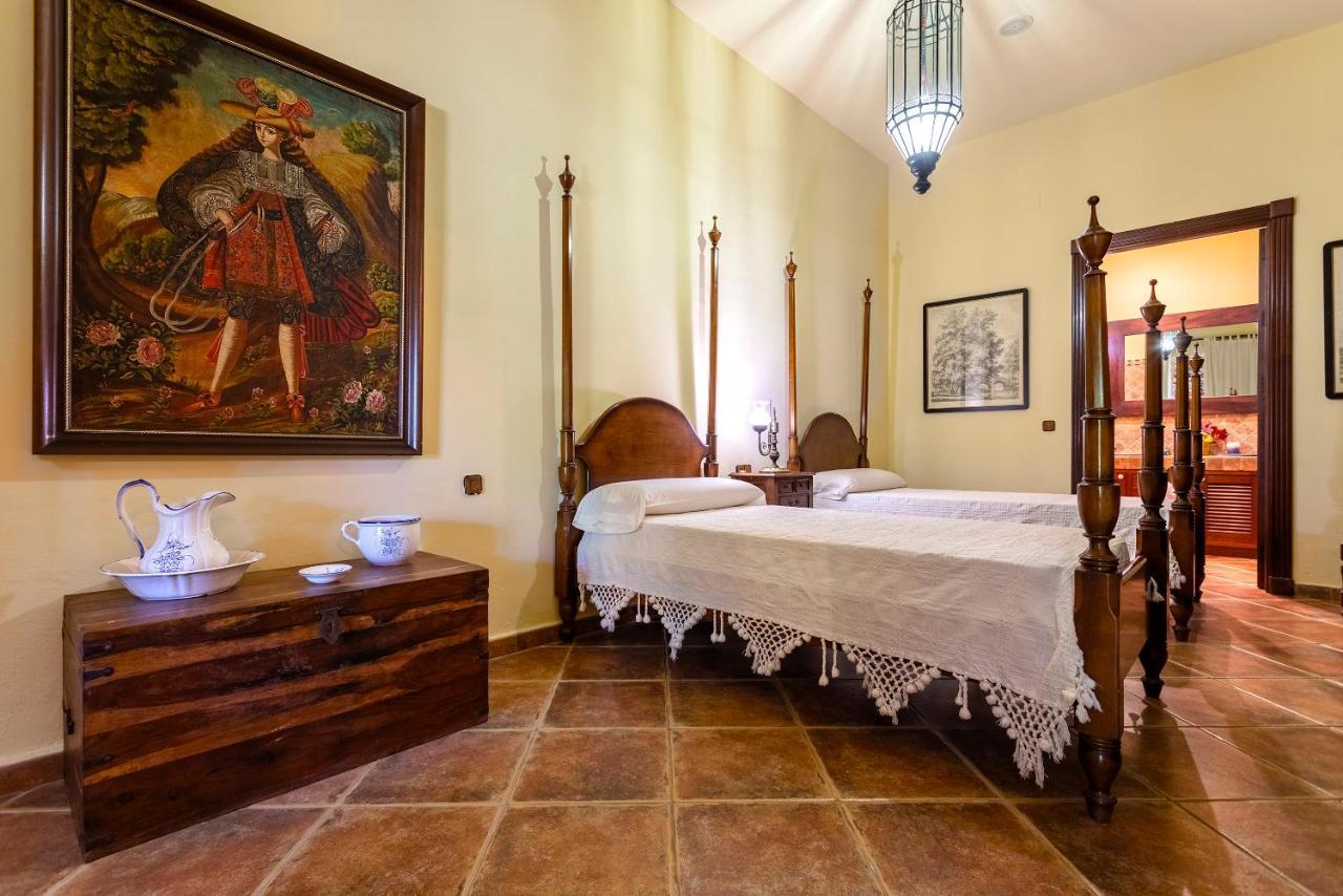 Casa Flores Con Piscina Interior Climatizada Alcaucín Exteriér fotografie