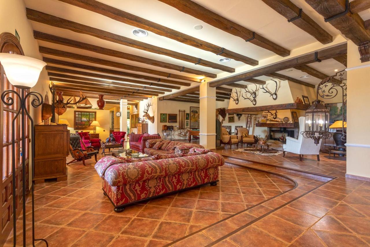 Casa Flores Con Piscina Interior Climatizada Alcaucín Exteriér fotografie