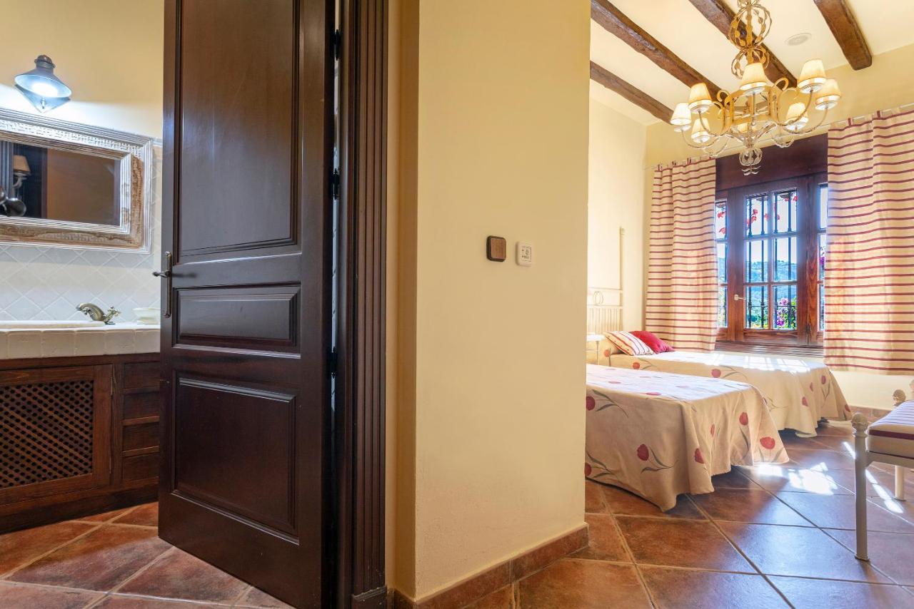 Casa Flores Con Piscina Interior Climatizada Alcaucín Exteriér fotografie
