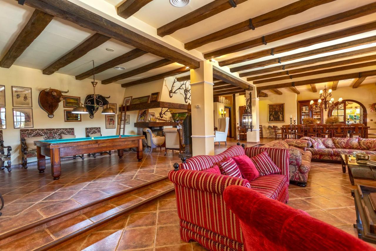 Casa Flores Con Piscina Interior Climatizada Alcaucín Exteriér fotografie