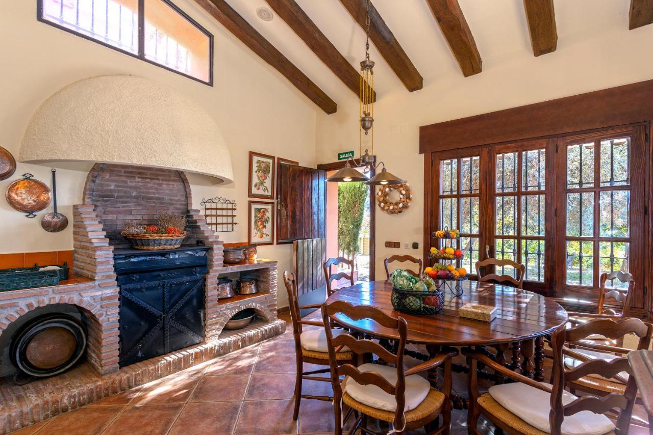 Casa Flores Con Piscina Interior Climatizada Alcaucín Exteriér fotografie